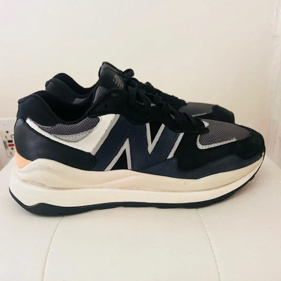 New Balance Women’s 57//40 Sneakers Gray & Black Size 8